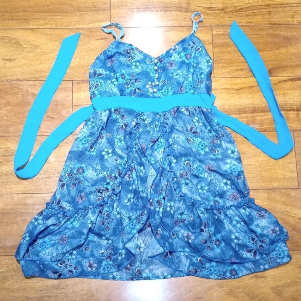 Annabelle Spaghetti Strap Flowy Ruffle Top Size S Blue Flowers